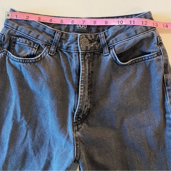 Urban Outfitters BDG High-Waisted Mom Jeans in Washed Black - Picture 7 of 9